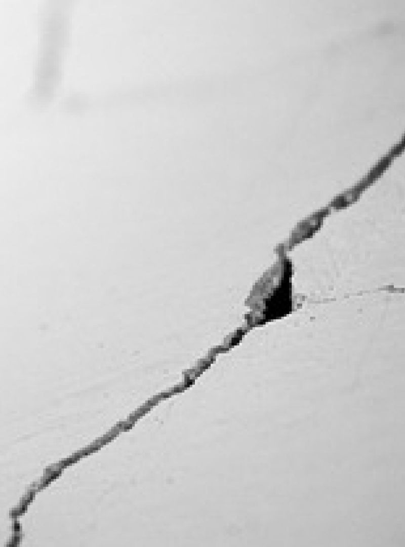 Horizontal cracks in wall is a sign of foundation problems.